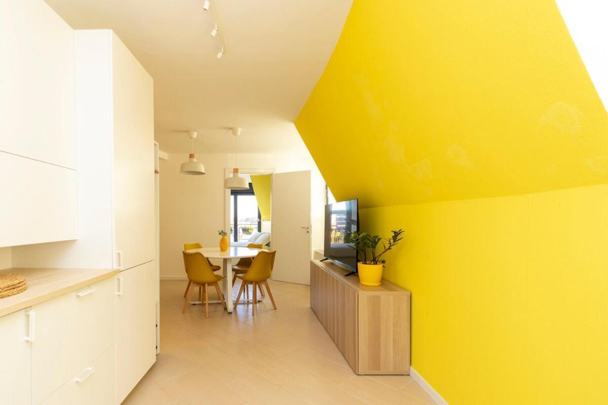 Sunny Retreat Near Metro, 12 Min To Duomo Apartment
